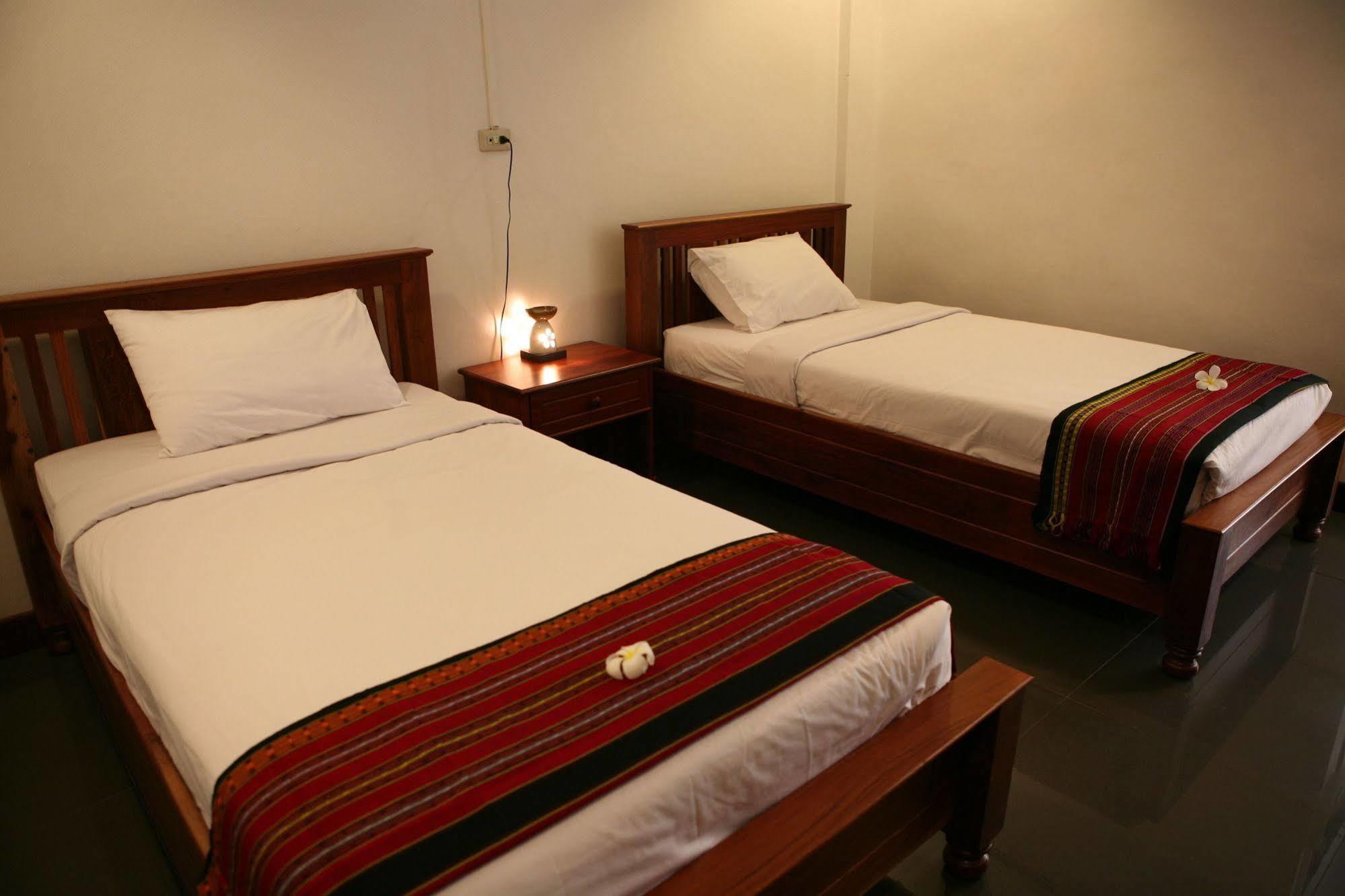 Alisa Guesthouse Pakse Bagian luar foto
