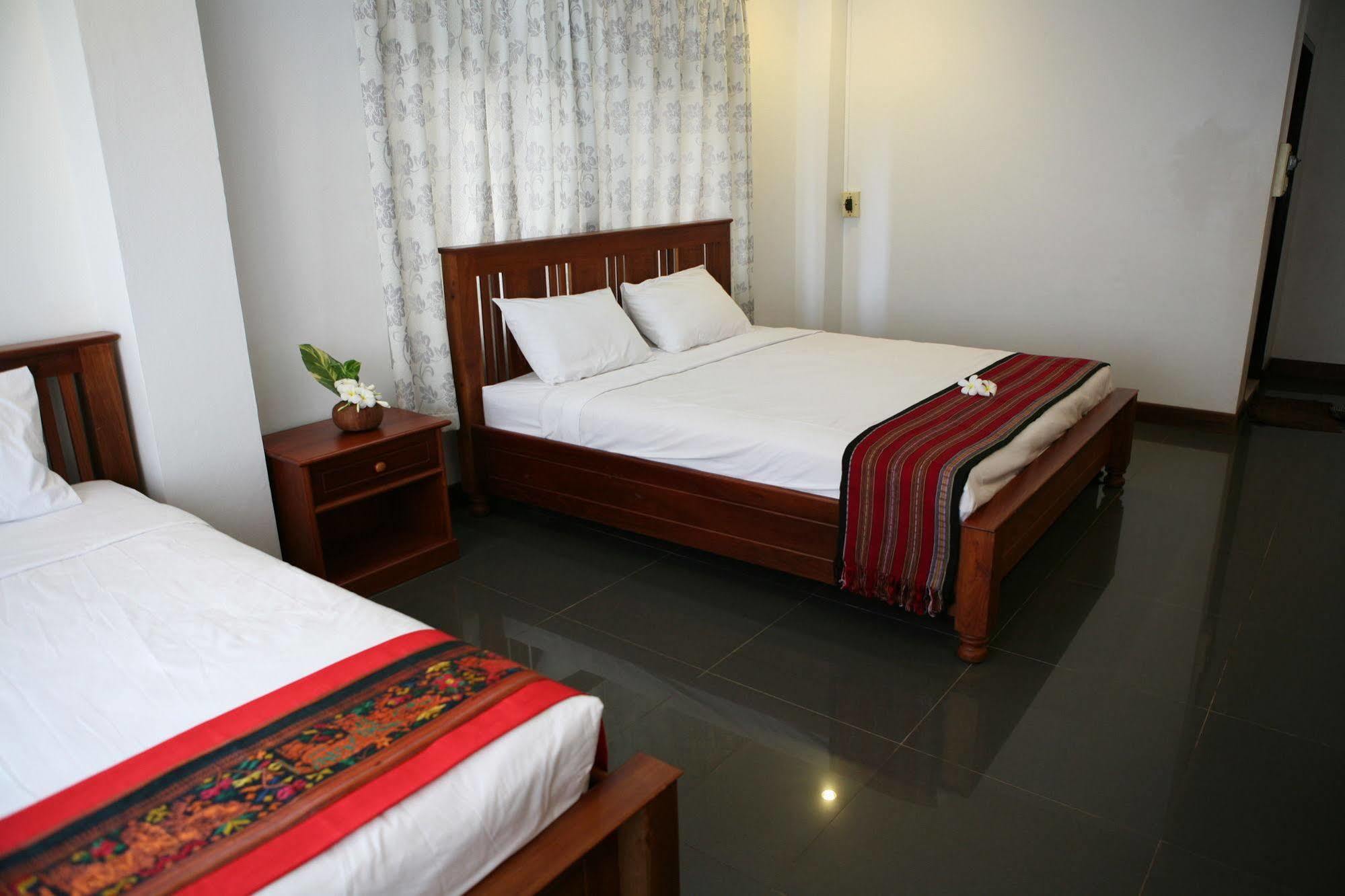 Alisa Guesthouse Pakse Bagian luar foto